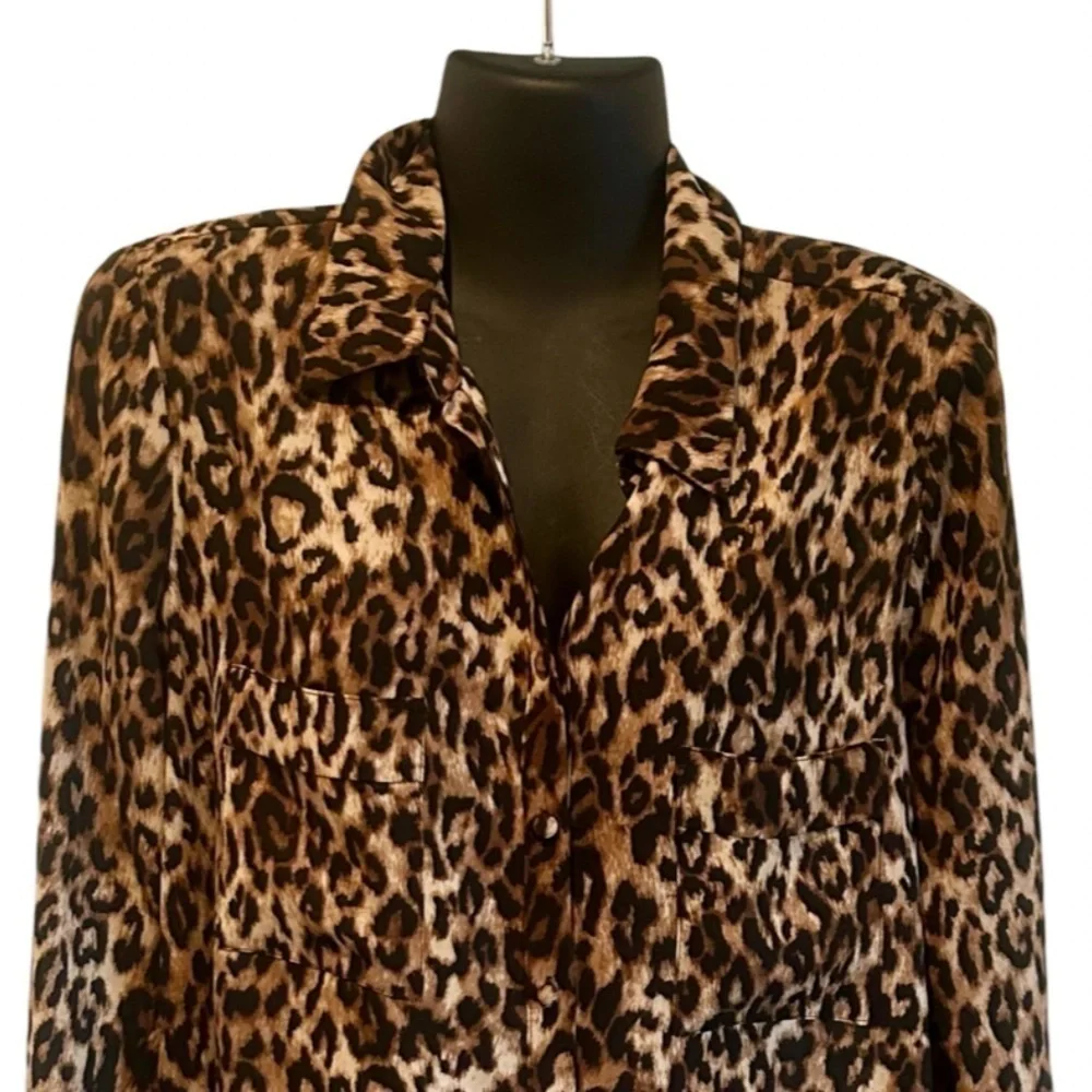 PLEIONE🍒SZ M🍒ANIMAL PRINT BUTTON FRONT BLOUSE SEMI SHEER EXCELLENT CONDITION - Picture 5 of 15